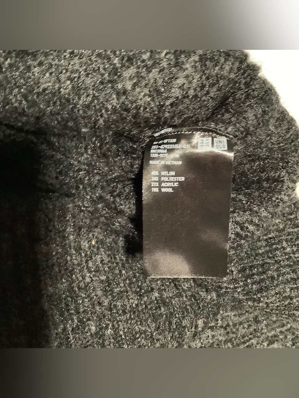 Uniqlo Women's Charcoal V-Neck Sweater - Picture 6 of 6